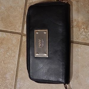 Dkny wallet
